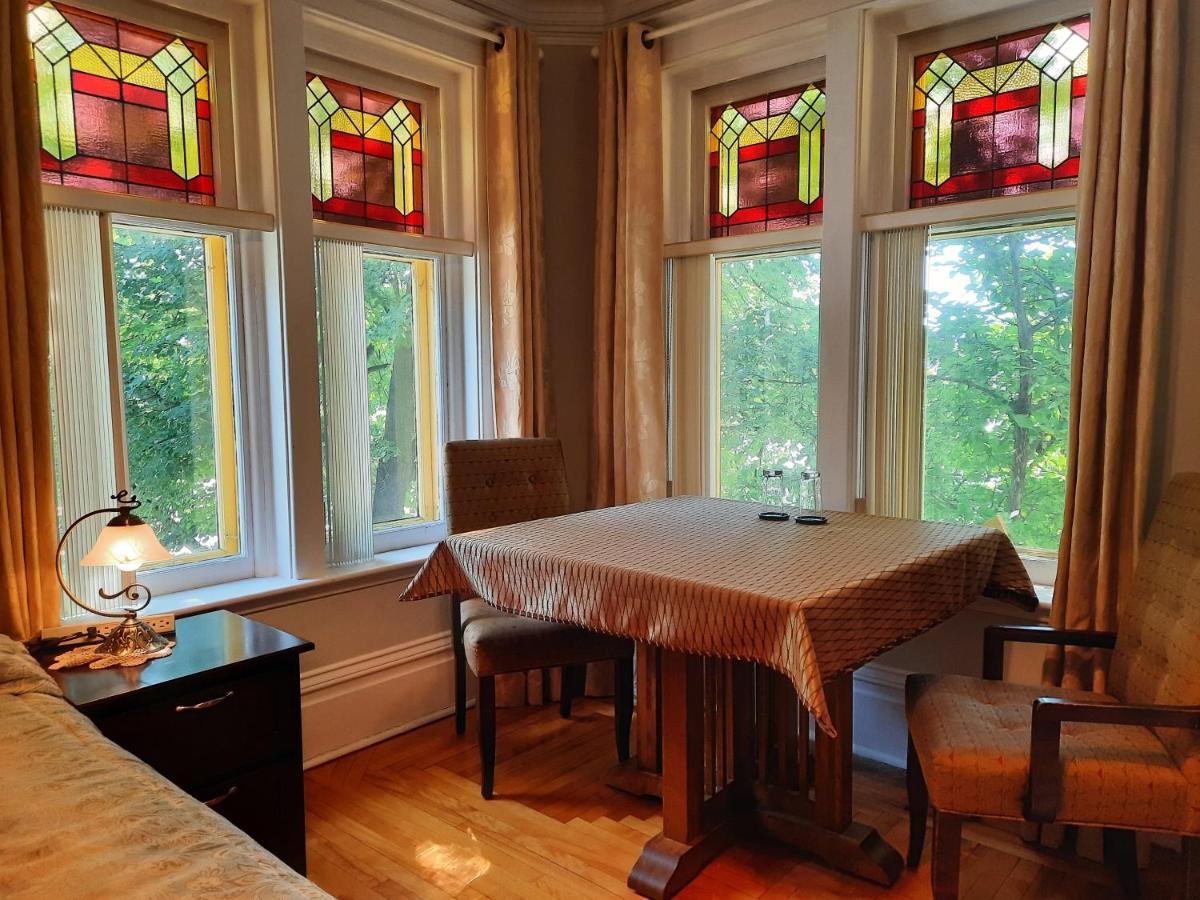 Le 100 St-Laurent Louiseville Extérieur photo